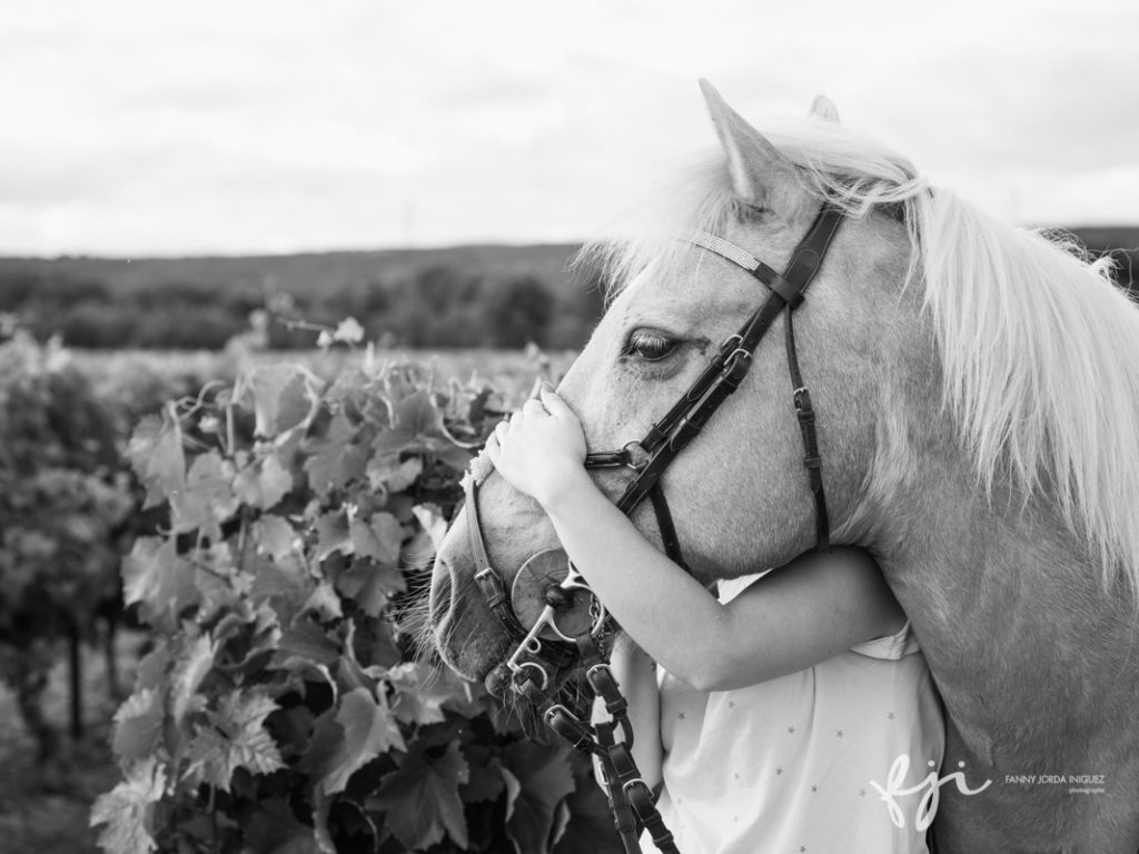 Jeune femme et son cheval